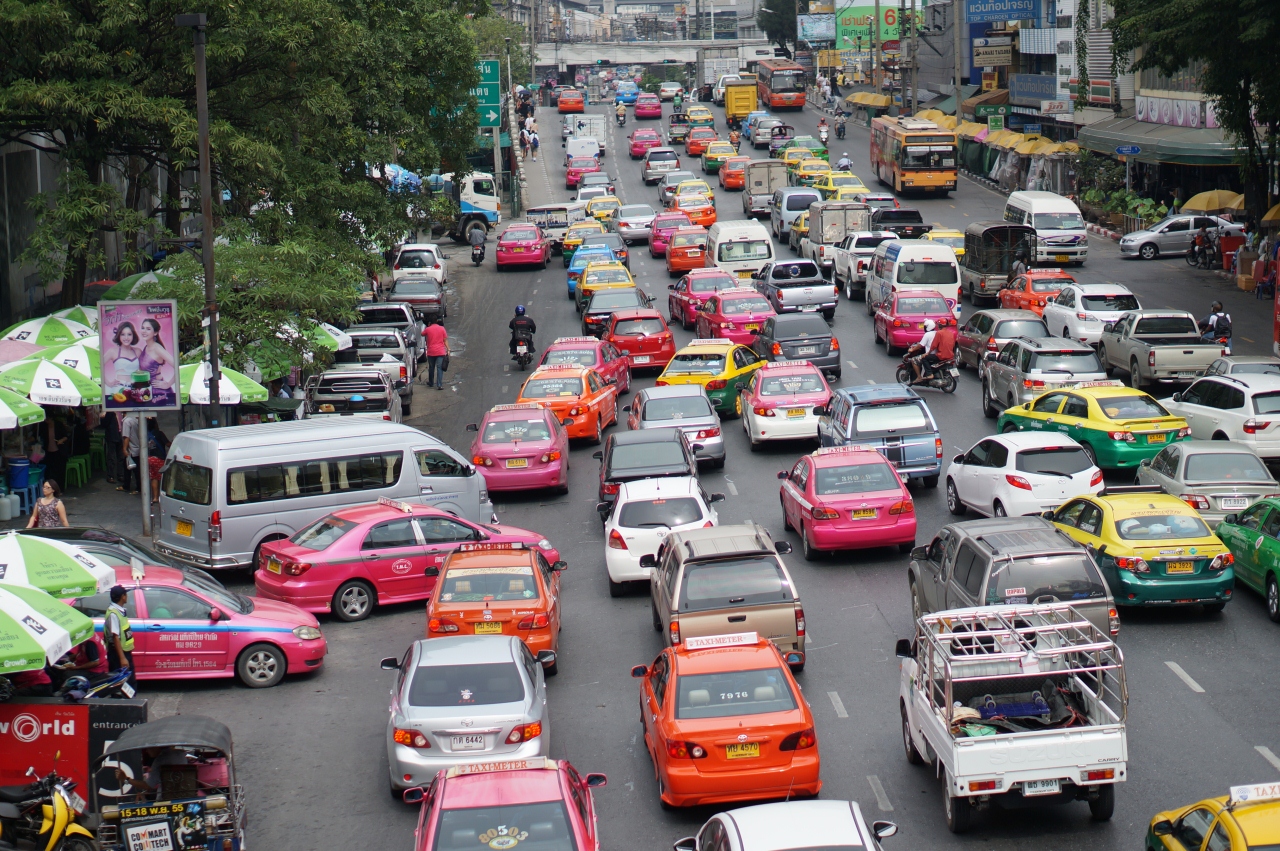 Камеры бангкока. Такси Бангкок. Тайланд Бангкок такси. Автомобили такси в Бангкоке. Самая популярная машина в Бангкоке.