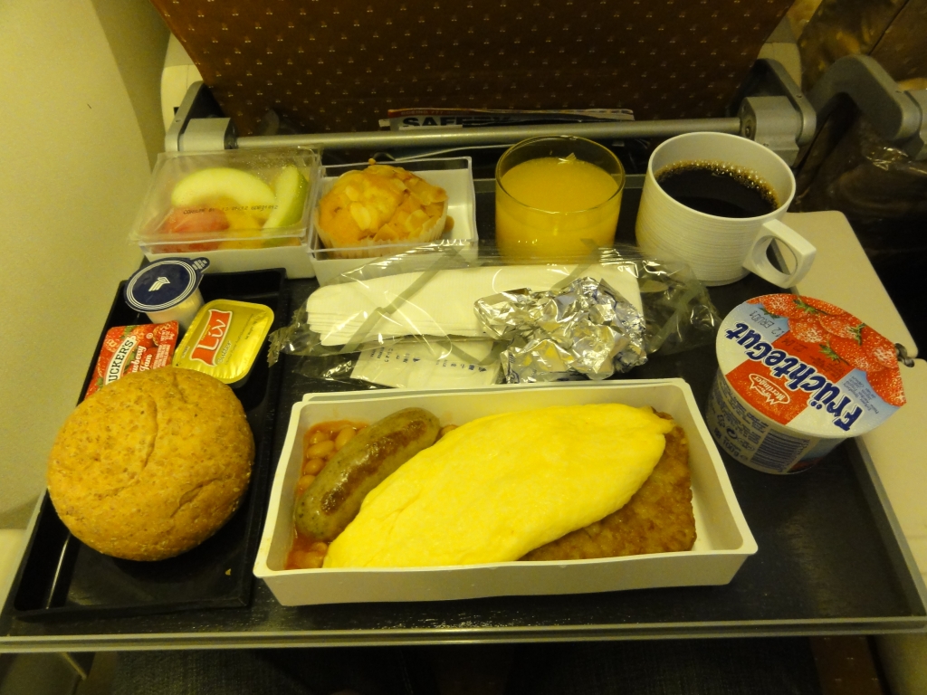 What’s onboard? Singapore Airlines – Coach – Meals (SQ285) | Mike's